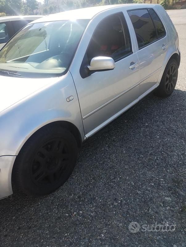 Usata VW Golf 101 CV (74 kW) 2002 Grigio Berlina
