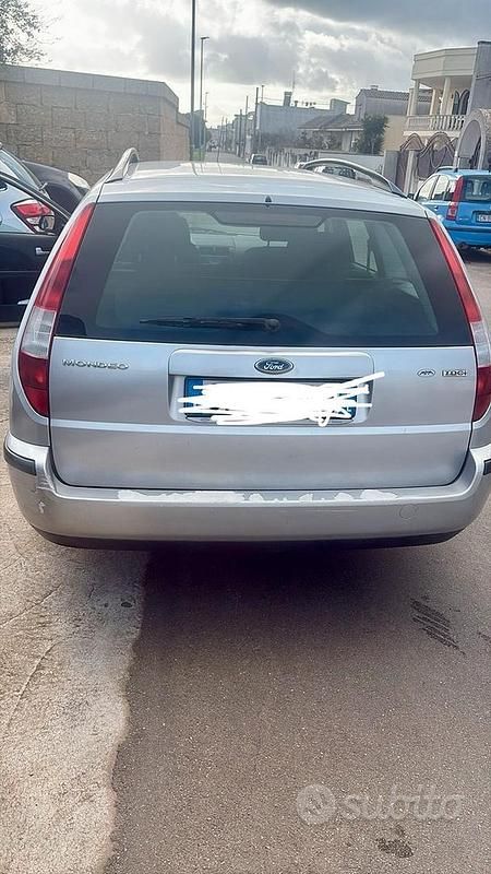 Begagnad Ford Mondeo 2003 Grå