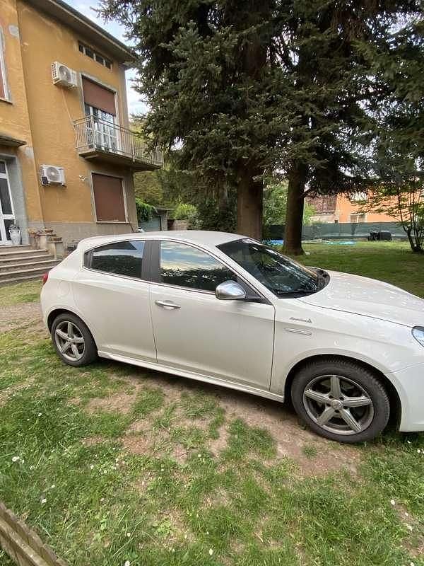 Usata Alfa Romeo Giulietta Distinctive 170 CV (125 kW) 2011 Utilitaria