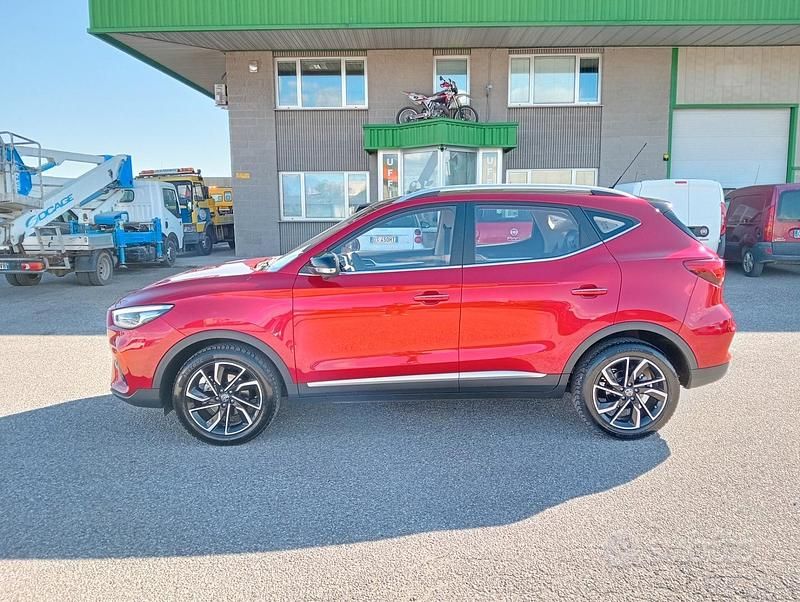 Usata MG ZS Luxury 106 CV (77 kW) 2023 Rosso SUV