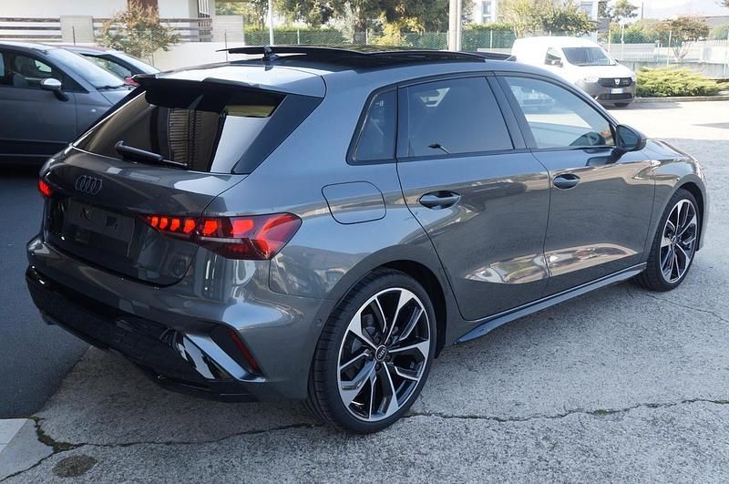 Nuova Audi A3 S-Line 150 CV (110 kW) 2025 Grigio Berlina