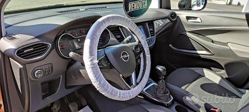 Usata Opel Crossland X Innovation 102 CV (75 kW) 2018 Orange metallizzato SUV
