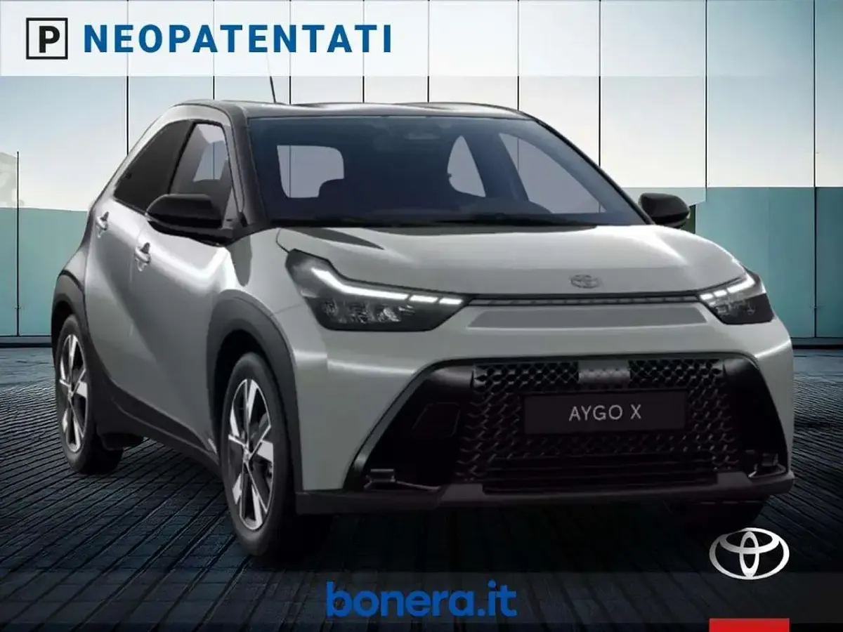 Nuova Toyota Aygo X 116 CV (85 kW) 2026 Tarragon green & black SUV