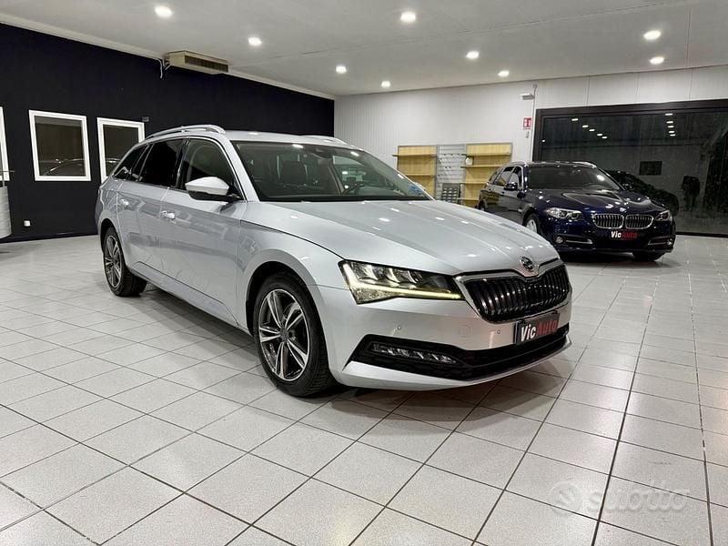 Usata Skoda Superb Style 119 CV (87 kW) 2020 Grigio Station wagon