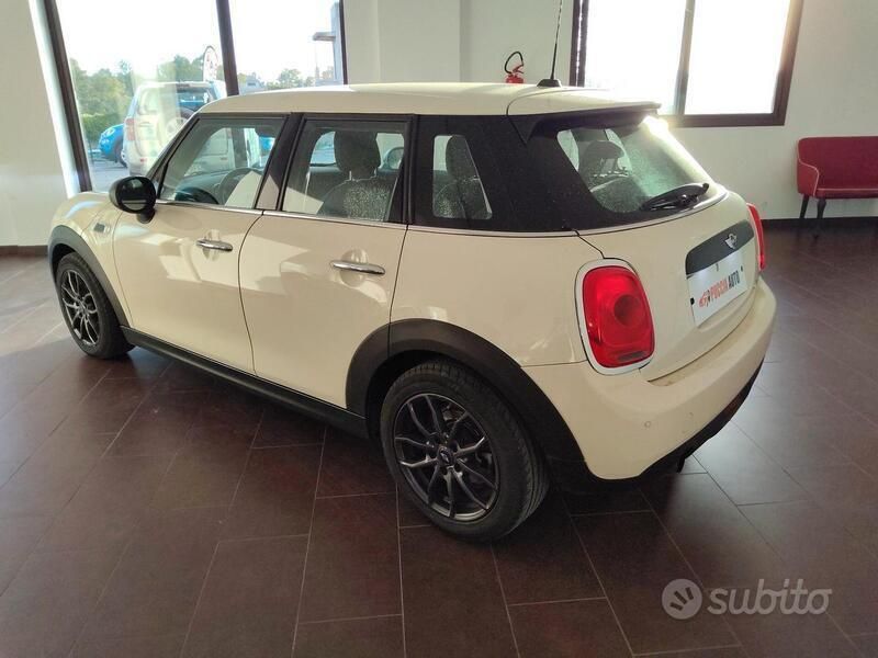 Usata Mini One D Business 95 CV (69 kW) 2016 Beige Utilitaria
