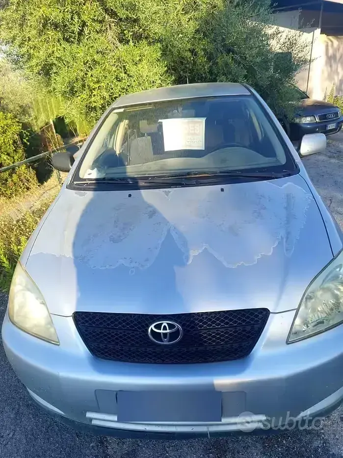 Usata Toyota Corolla 90 CV (66 kW) 2002 Grigio Berlina
