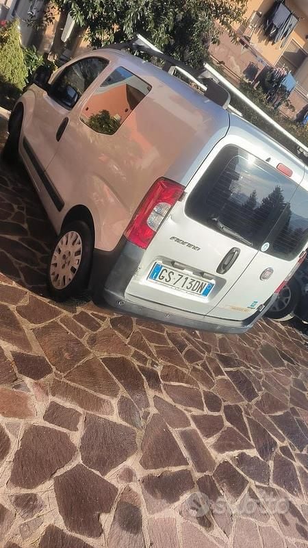 Grigio Usata 2009 Fiat Fiorino Monovolume | 2700 € - Immagine 1/4
