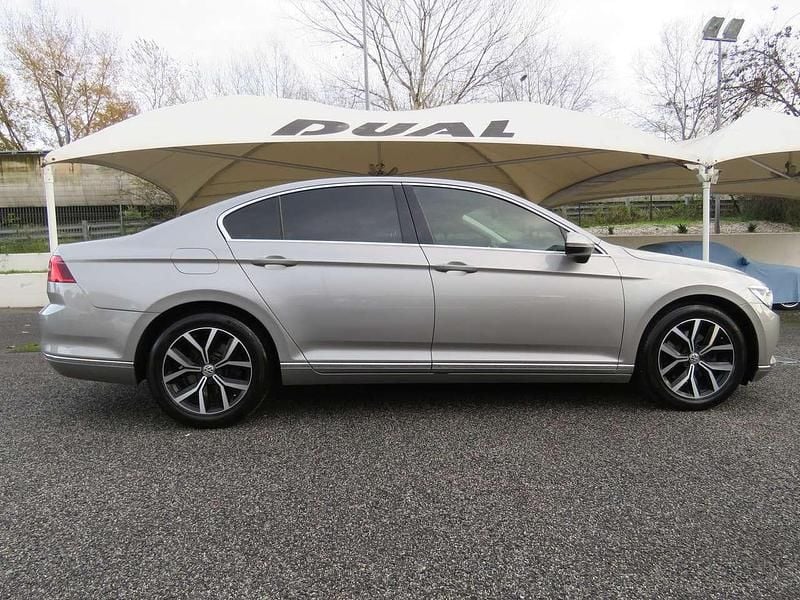 Usata VW Passat Executive 150 CV (110 kW) 2018 Argento Berlina