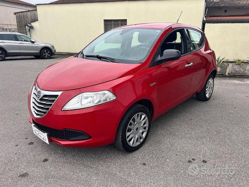 Usata Lancia Ypsilon 80 CV (58 kW) 2013 Rosso Utilitaria