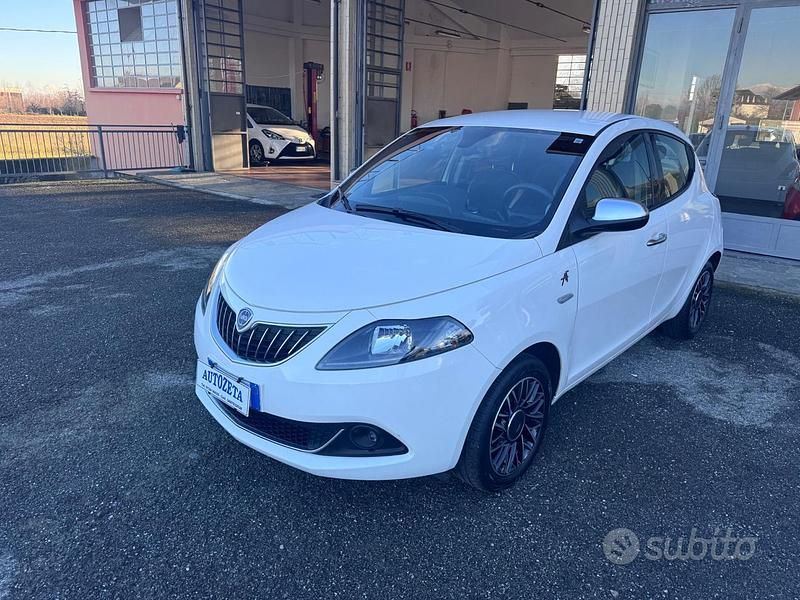 Usata Lancia Ypsilon Gold 69 CV (50 kW) 2022 Bianco Utilitaria
