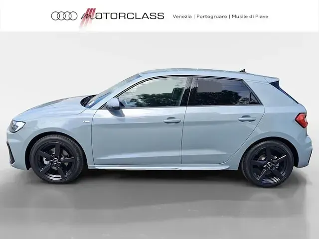 Nuova Audi A1 Sportback S-Line 116 CV (85 kW) 2026 Grigio freccia perla Utilitaria