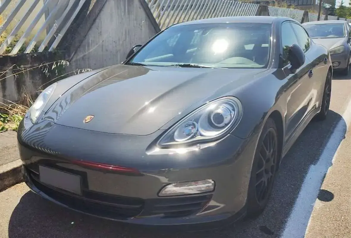 Usata Porsche Panamera 250 CV (183 kW) 2012 Grigio Utilitaria