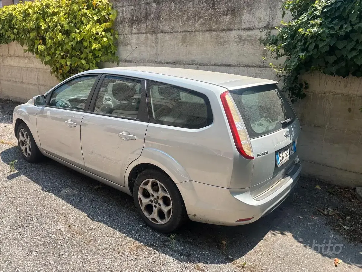 Usata Ford Focus 109 CV (80 kW) 2010 Grigio Station wagon
