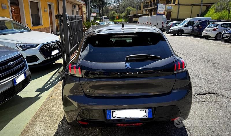 Usata Peugeot 208 Allure 101 CV (74 kW) 2022 Grigio Utilitaria