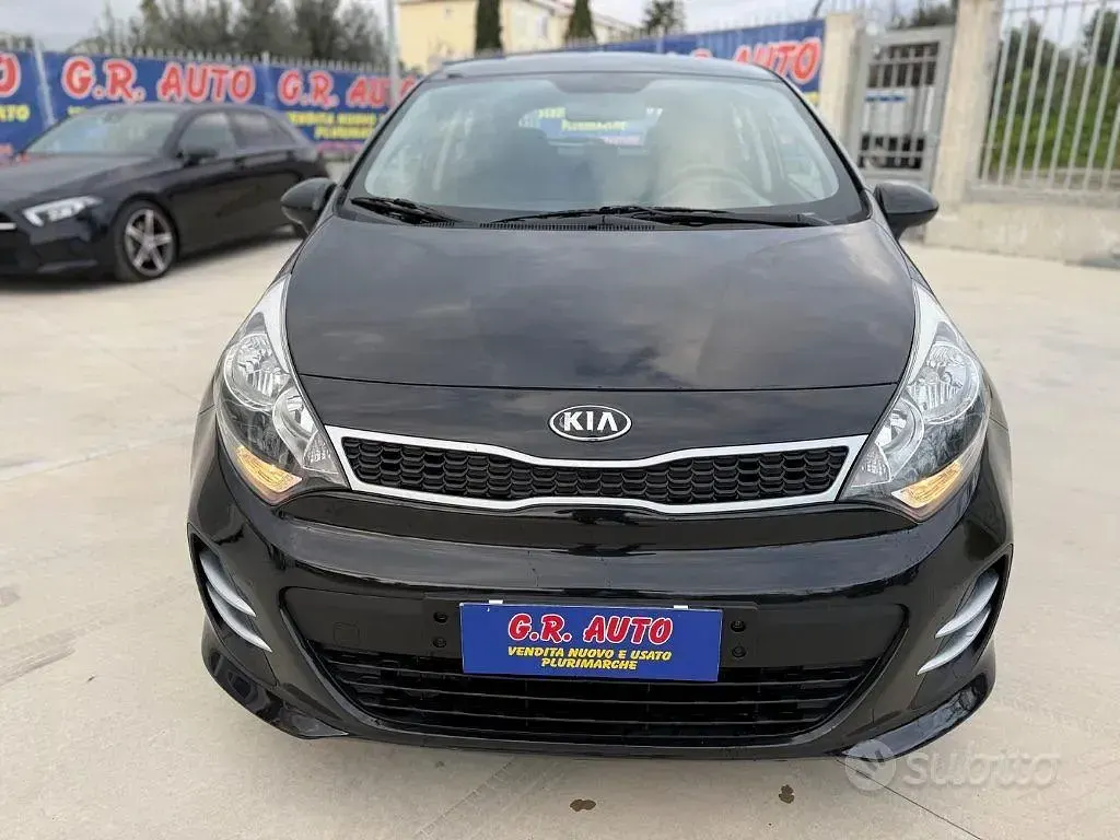 Usata Kia Rio Active 84 CV (61 kW) 2015 Nero Berlina