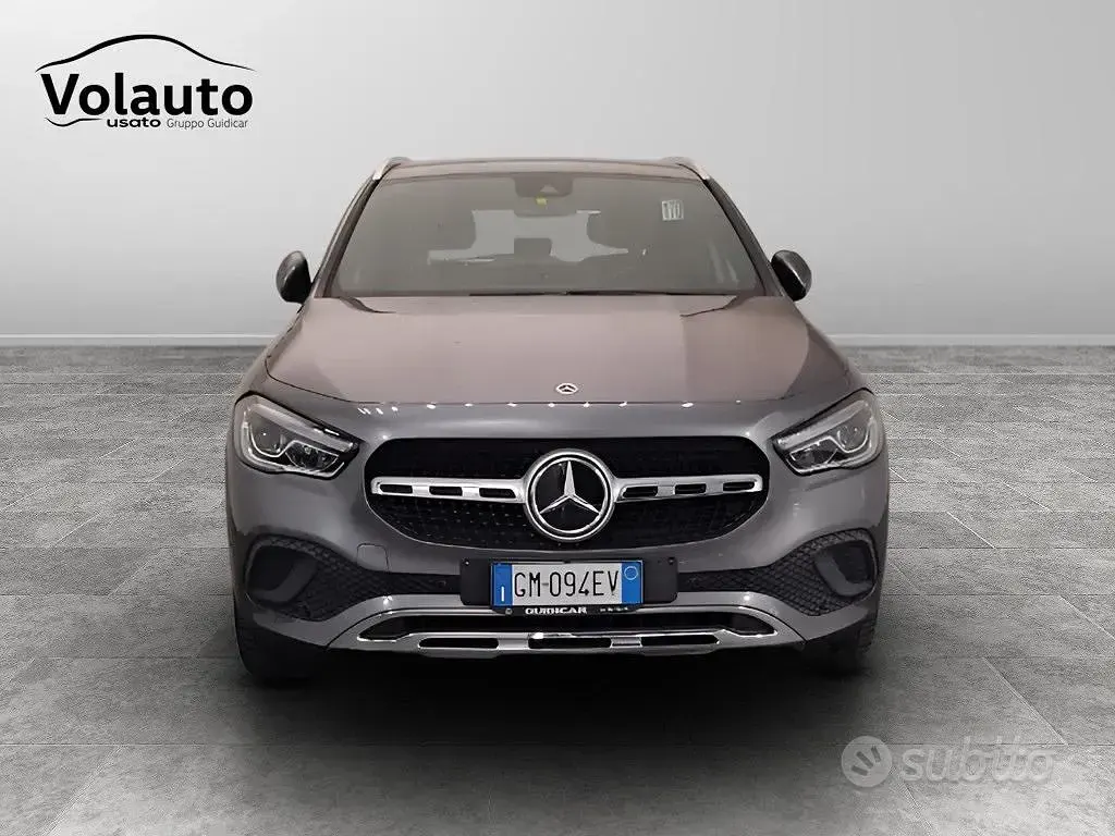 Usata Mercedes GLA180 116 CV (85 kW) 2022 Grigio SUV