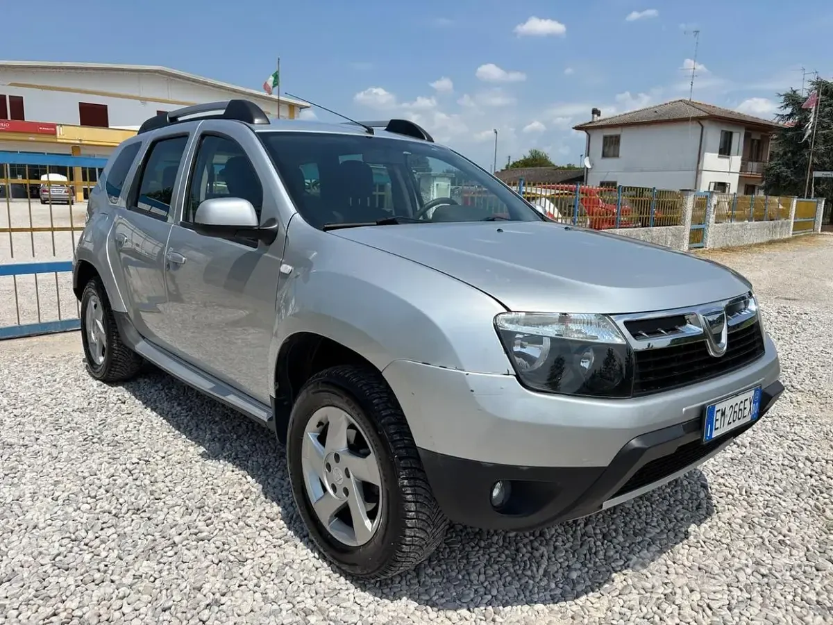 Usata Dacia Duster Lauréate 105 CV (77 kW) 2012 Grigio SUV