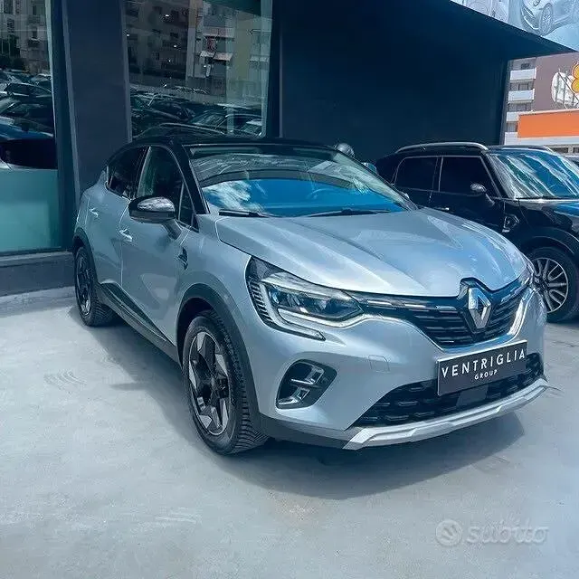 Usata Renault Captur Techno 91 CV (66 kW) 2024 Grigio SUV