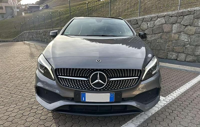 Usata Mercedes A180 Sport Edition 122 CV (89 kW) 2018 Grigio Berlina