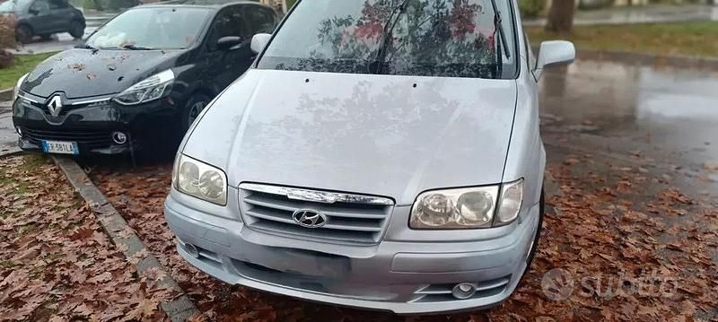 Usata Hyundai Trajet 113 CV (83 kW) 2005 Grigio Monovolume