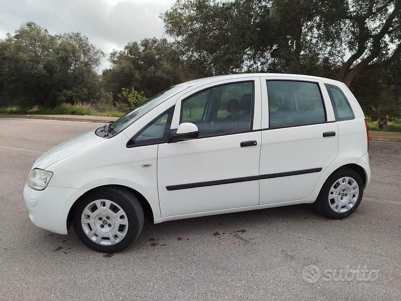 Usata Fiat Idea 90 CV (66 kW) 2012 Bianco Monovolume