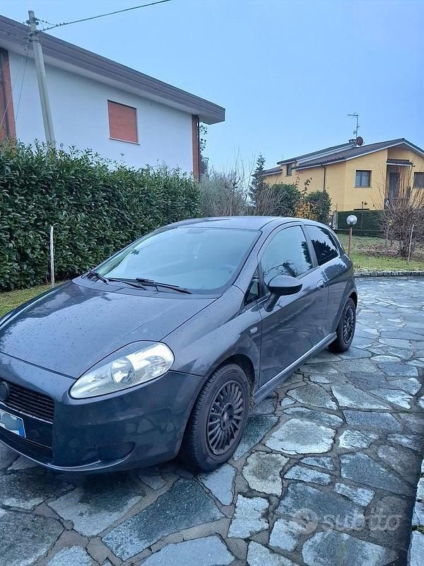 Usata Fiat Grande Punto Dynamic 75 CV (55 kW) 2007 Grigio Utilitaria