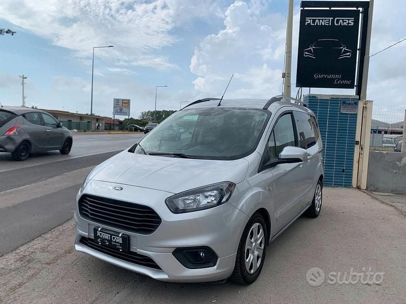 Usata Ford Tourneo Courier S 75 CV (55 kW) 2020 Grigio Monovolume