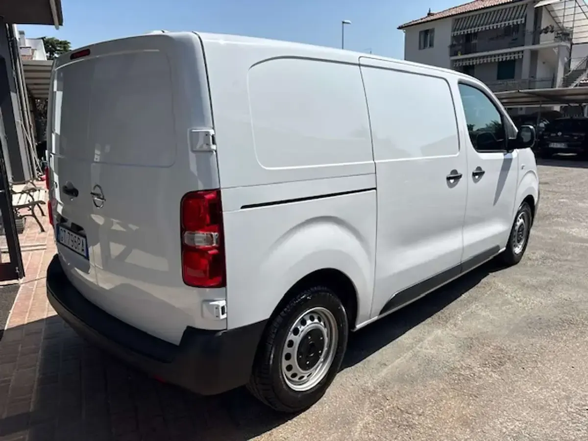 Usata Opel Vivaro Enjoy 101 CV (74 kW) 2024 Bianco Monovolume