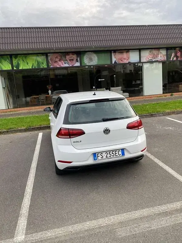 Usata VW Golf VII Highline 116 CV (85 kW) 2018 Berlina