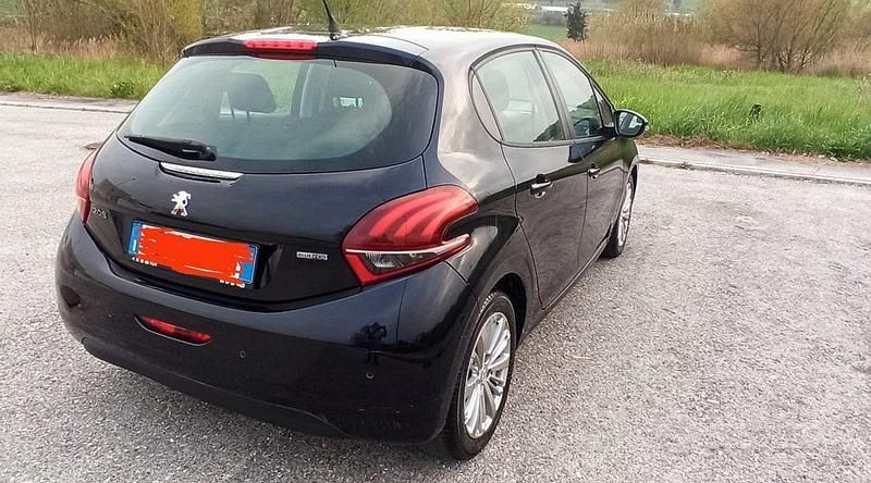 Usata Peugeot 208 Active 75 CV (55 kW) 2015 Blu Utilitaria