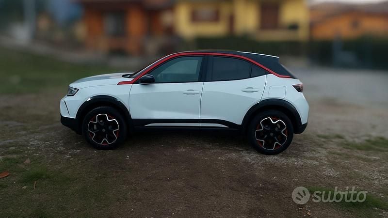 Usata Opel Mokka-e GS Line 100 kW (136 CV) 2021 Bianco SUV
