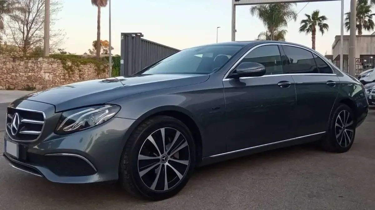 Usata Mercedes E300 194 CV (142 kW) 2019 Grigio Berlina