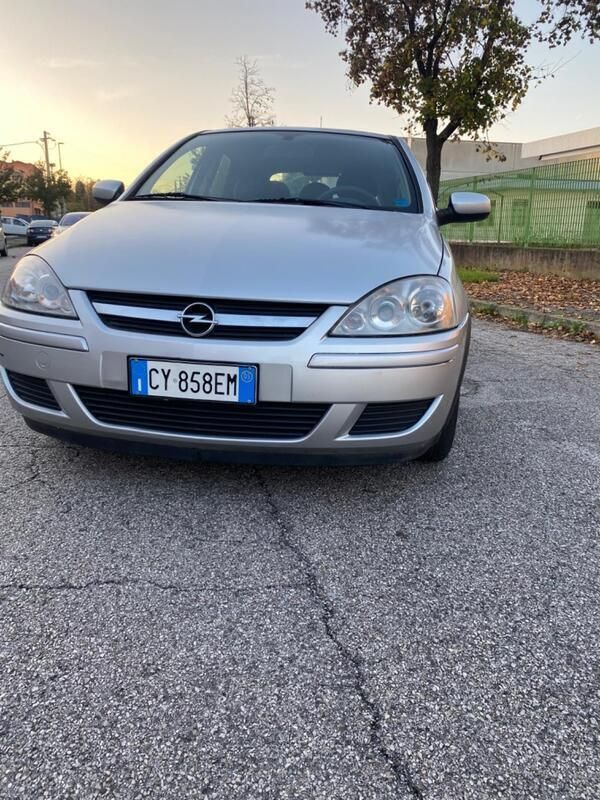 Usata Opel Corsa Enjoy 69 CV (50 kW) 2005 Grigio Berlina