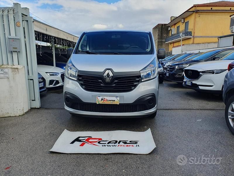 Usata Renault Trafic Zen 125 CV (91 kW) 2017 Grigio Monovolume