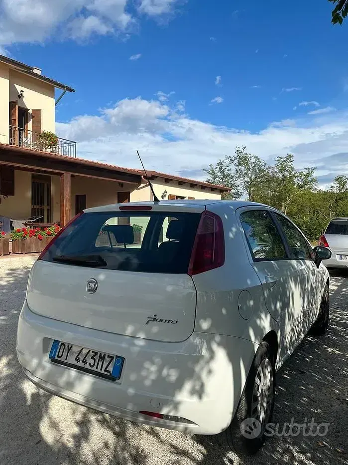 Usata Fiat Grande Punto 65 CV (47 kW) 2009 Bianco Utilitaria