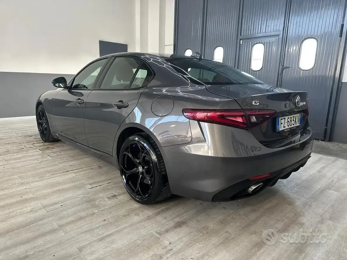 Begagnad Alfa Romeo Giulia Veloce 211 HK (155 kW) 2019 Grå Sedan