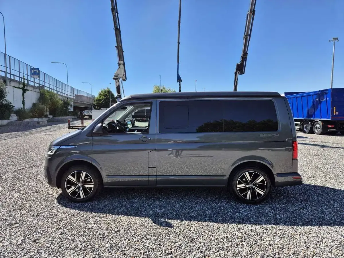 Usata VW California Beach 150 CV (110 kW) 2021 Grigio metalizzato Furgone