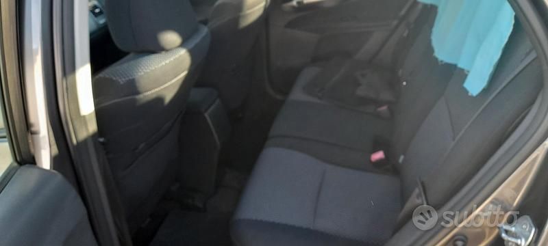 Usata Toyota Auris Sol 126 CV (92 kW) 2010 Marrone Berlina