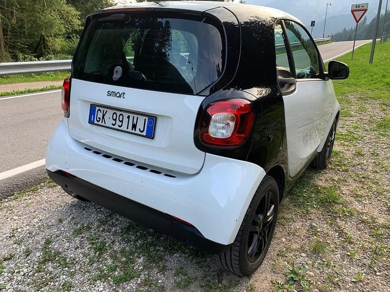 Usata Smart ForFour 71 CV (52 kW) 2016 Bianco Utilitaria