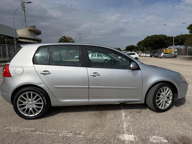 Usata VW Golf IV Comfortline 105 CV (77 kW) 2005 Argento Berlina