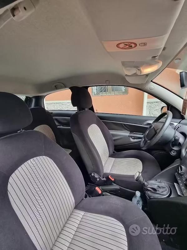 Usata Lancia Ypsilon 60 CV (44 kW) 2008 Nero Utilitaria