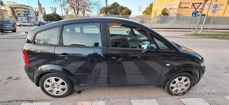 Usata Audi A2 75 CV (55 kW) 2004 Nero Utilitaria