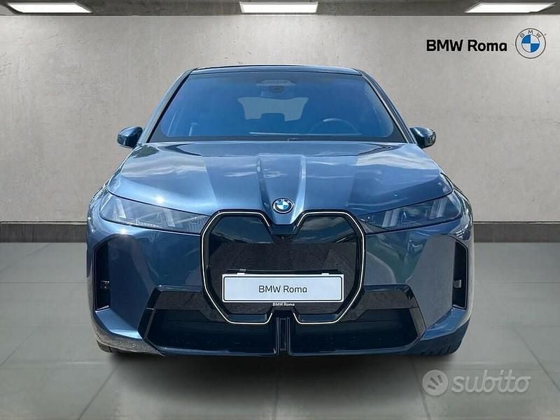 Usata BMW iX Comfort Edition 400 kW (544 CV) 2024 Arctic race blue metallic SUV