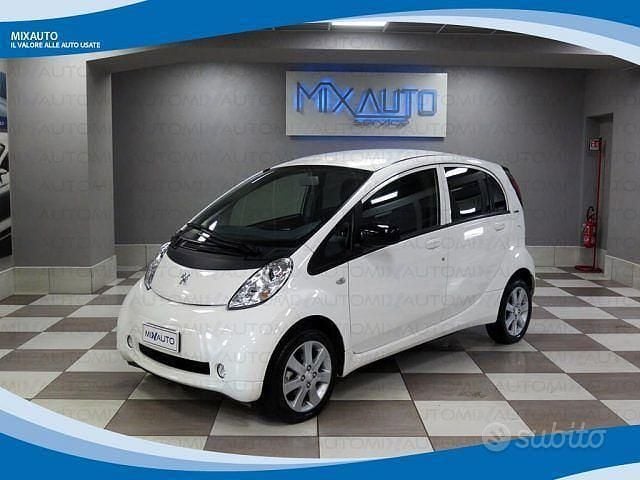 Usata Peugeot iON Active 49 kW (67 CV) 2020 Bianco pastello Utilitaria