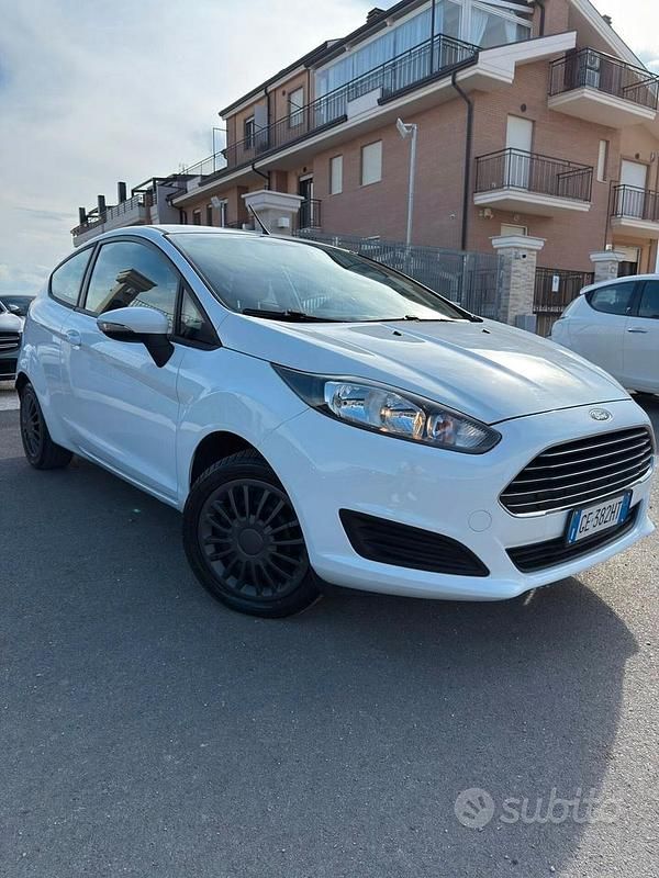 Usata Ford Fiesta Titanium 60 CV (44 kW) 2015 Bianco Utilitaria