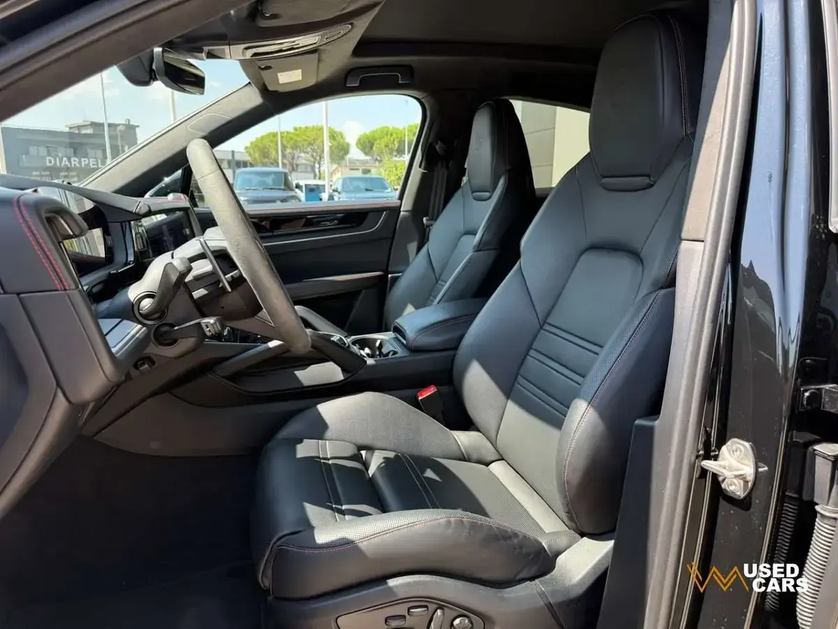 Usata Porsche Cayenne GTS 500 CV (367 kW) 2025 Nero SUV