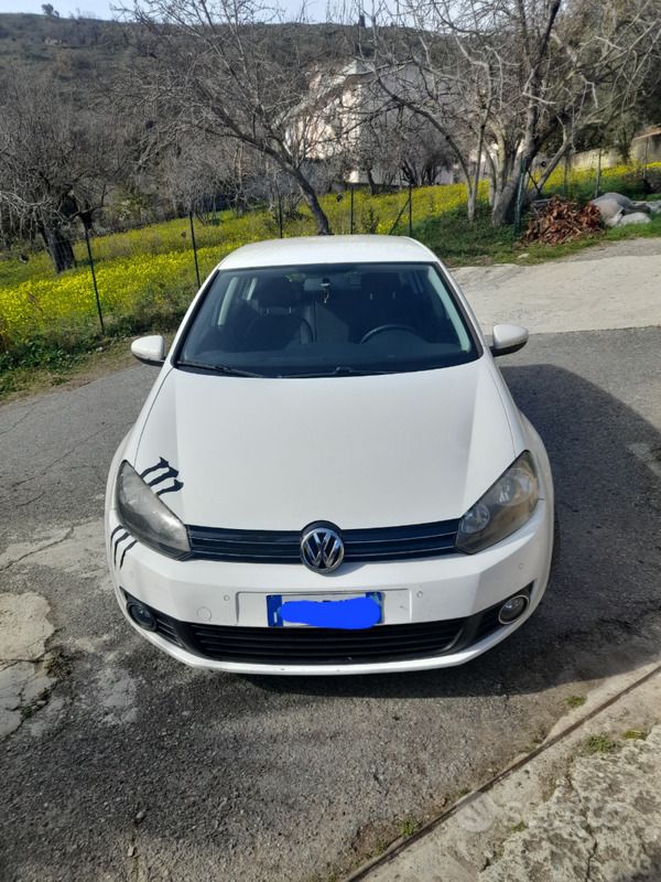 Bianco Usata 2010 VW Golf VI Tre volumi | 5500 € (Buon prezzo) - Immagine 1/4