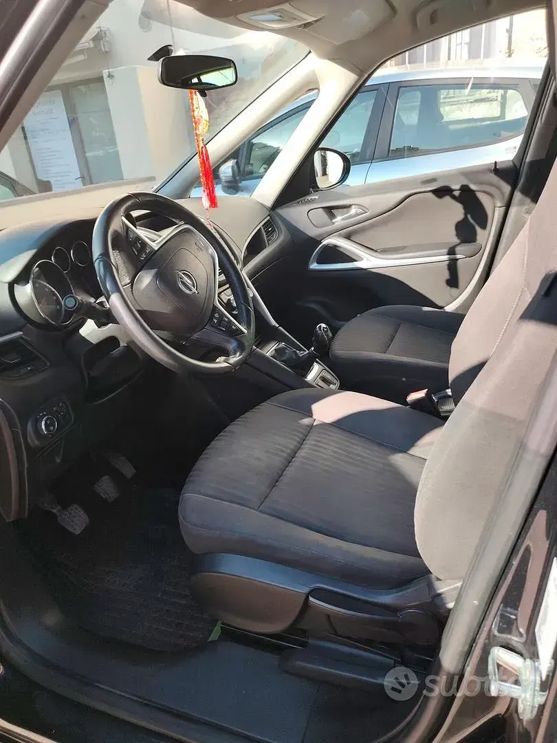 Usata Opel Zafira Tourer 150 CV (110 kW) 2013 Nero Monovolume