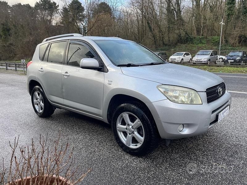 Usata Toyota RAV4 Luxury 136 CV (100 kW) 2007 Grigio Station wagon