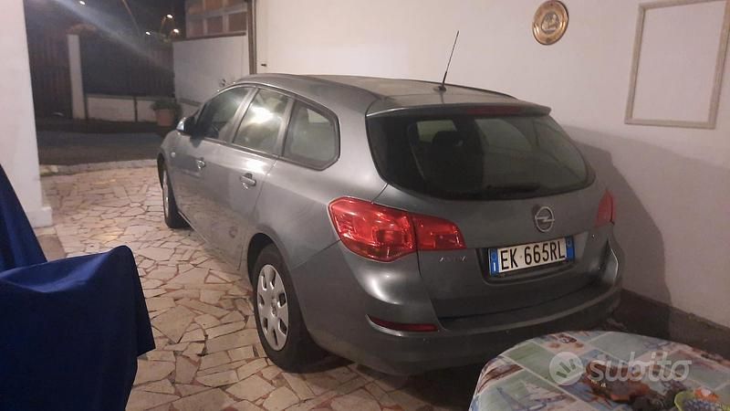 Usata Opel Astra 110 CV (80 kW) 2011 Grigio Station wagon